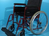 Carucior cu rotile second hand/latime sezut 43 cm.