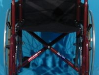 Carucior cu rotile second hand/latime sezut 43 cm.