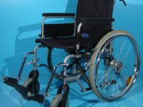 Scaun cu rotile second hand(latime sezut 43 cm).