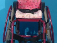 Scaun cu rotile pentru copii-latime sezut 28 cm.