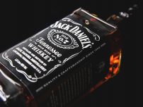 Jack Daniels pret de import, gust autentic!